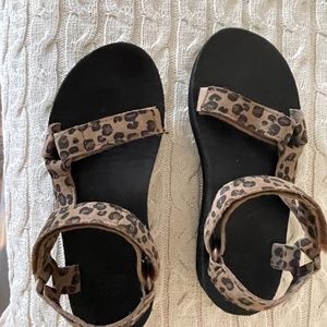 teva animal print